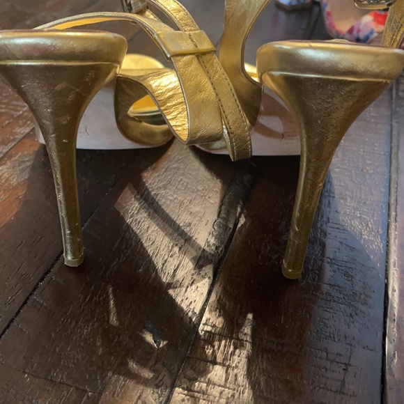 Vintage BCBG gold Leather heels - Picture 6 of 8